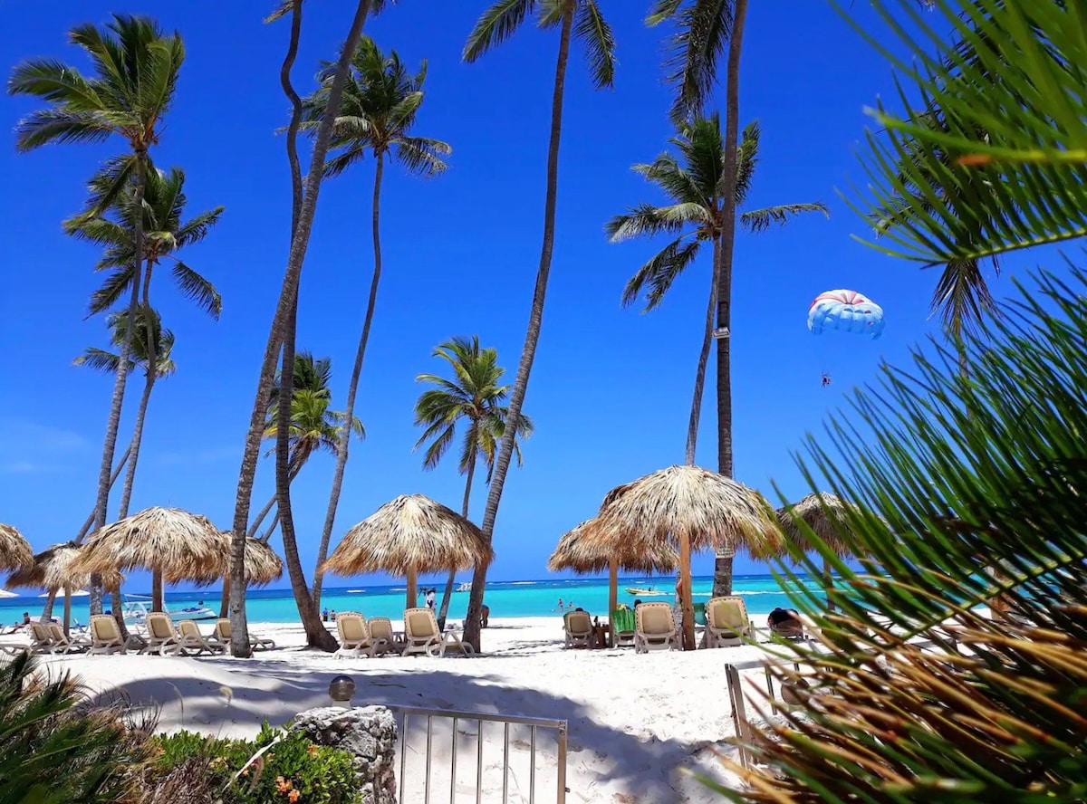 Luxury Beachfront Villa in Punta Cana!