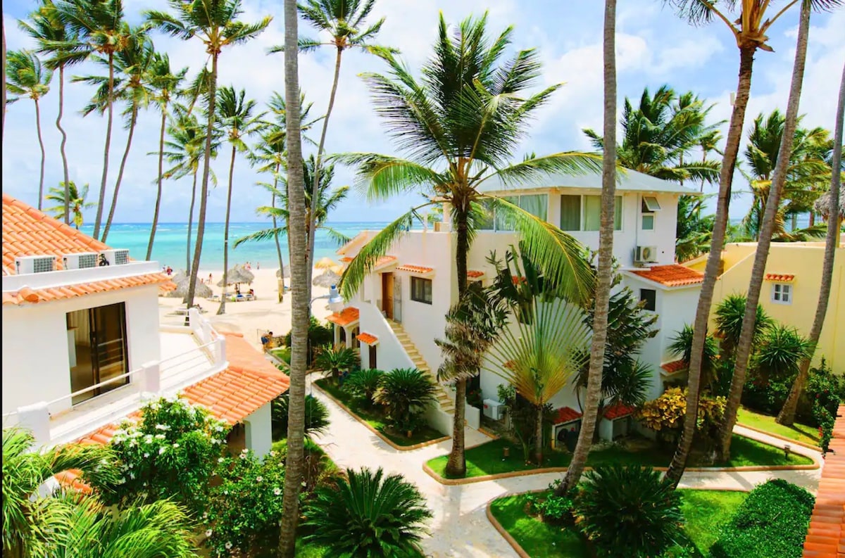 Luxury Beachfront Villa in Punta Cana!