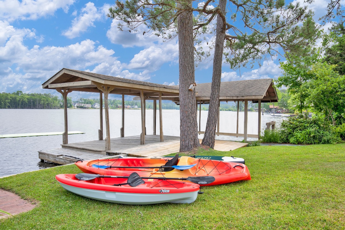 Lakefront Haven & Poolside Fun