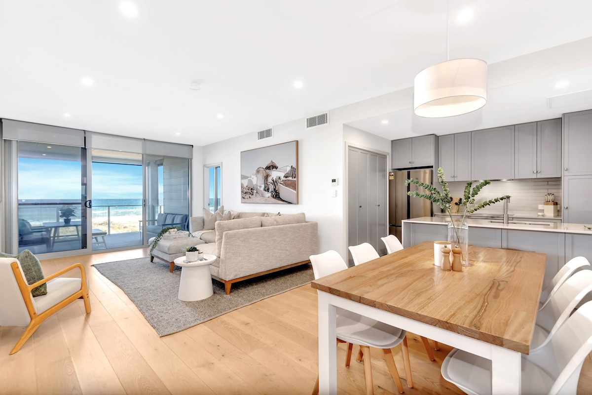 Moana Wave: A Marvellous Beachfront Residence