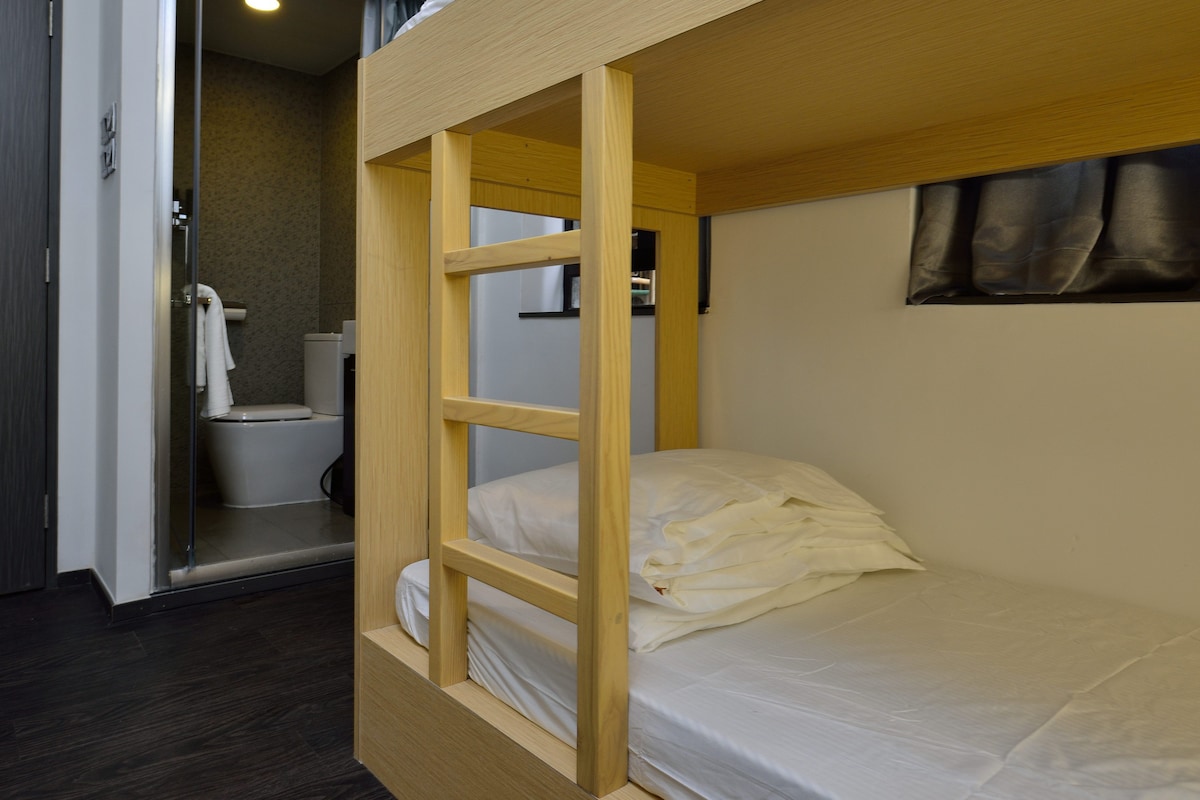 One Bed - Mixed 4 Bedroom Dorm