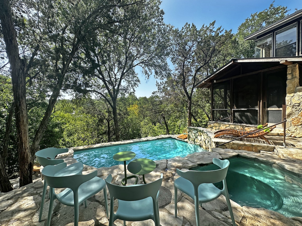 City Retreat in the Trees * Chef's kitchen & Pool