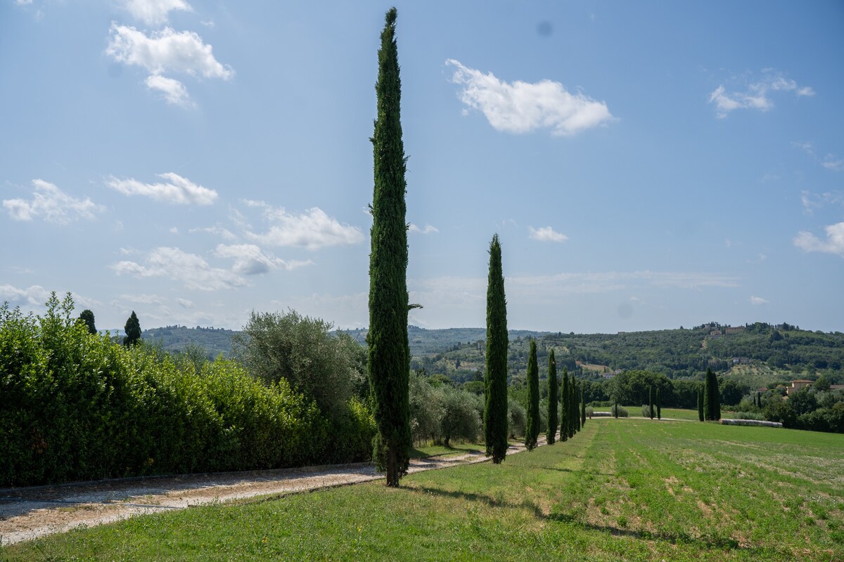 Cappella immersa nel verde