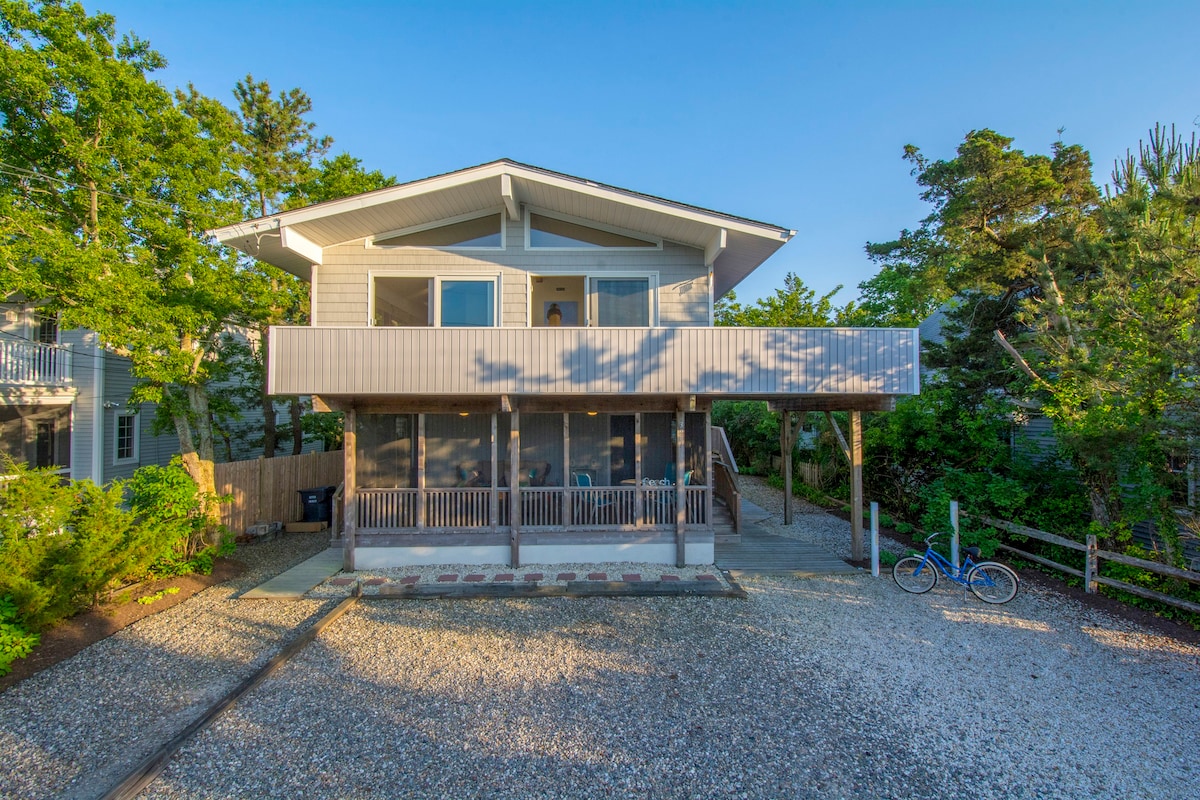 Bright, light, modern House by the Beach