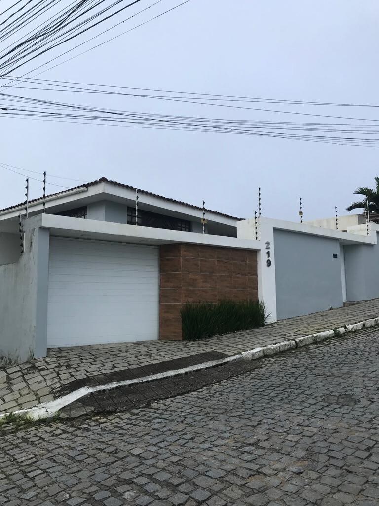 FIG - Casa a 500m da praça