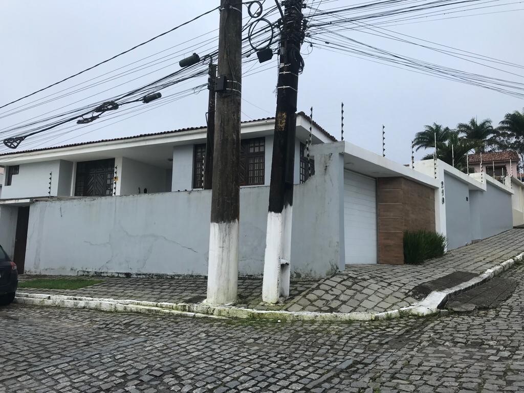 FIG - Casa a 500m da praça