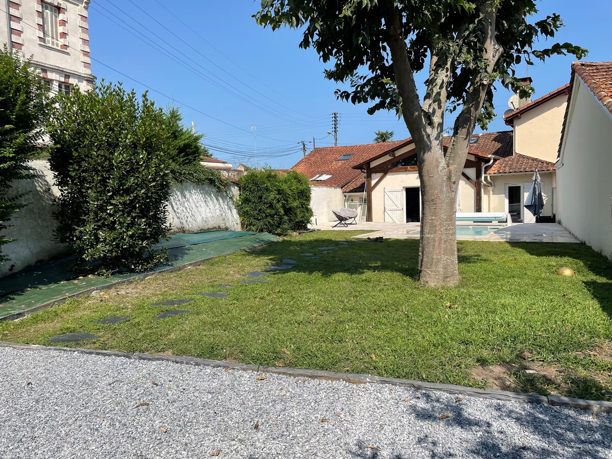 Maison cosy 3chambres avec piscine et beau jardin