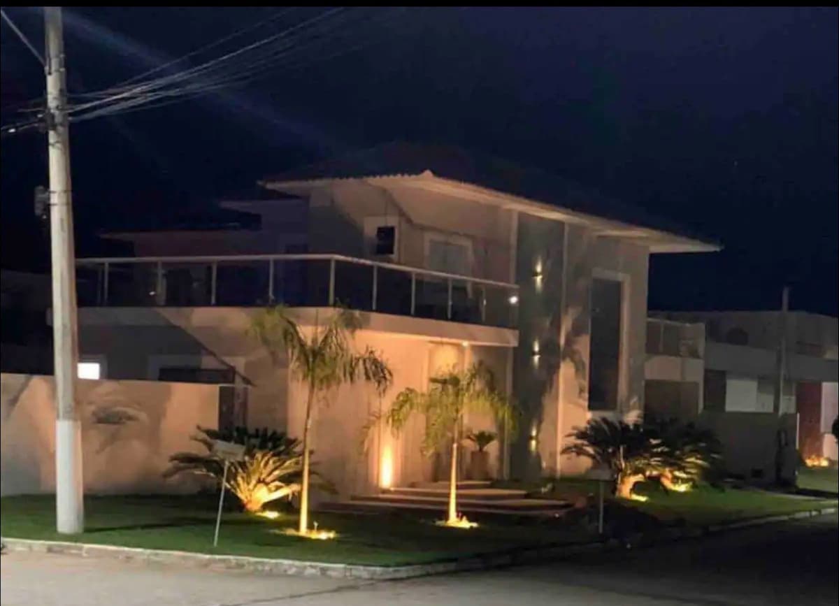 Casa com Piscina e churrasqueira em condomínio