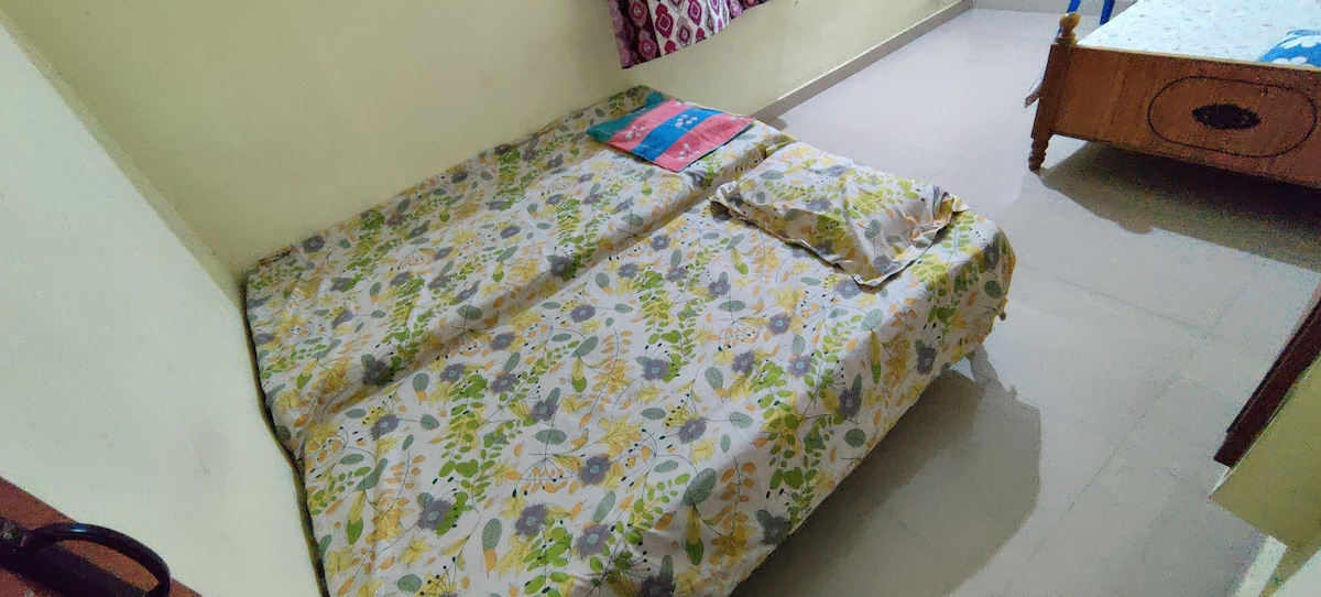 Spacious (1 AC bedroom) full apartment (2nd floor)