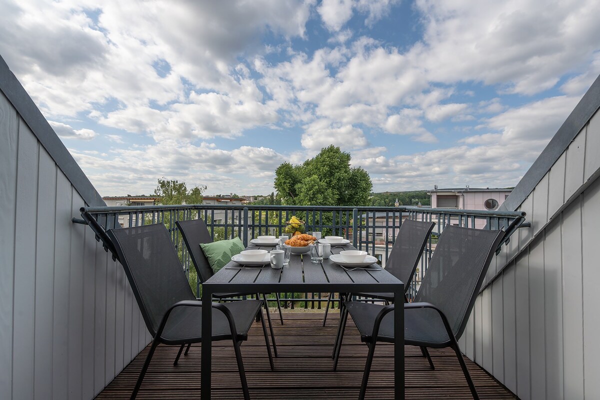 Modern and central Apartment view on Elbe Castles