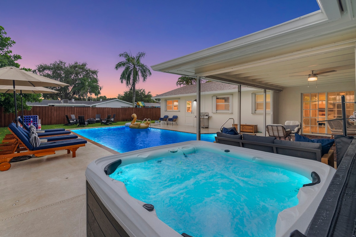 Palm Beach Luxury | 5BR, Pool, Arcade | Sleeps 18