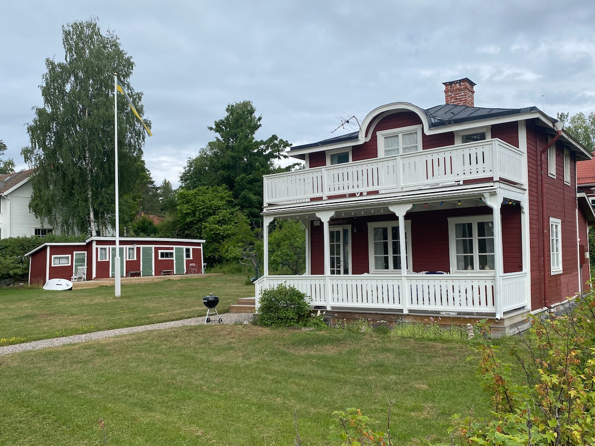 Strandnära hus från sekelskiftet