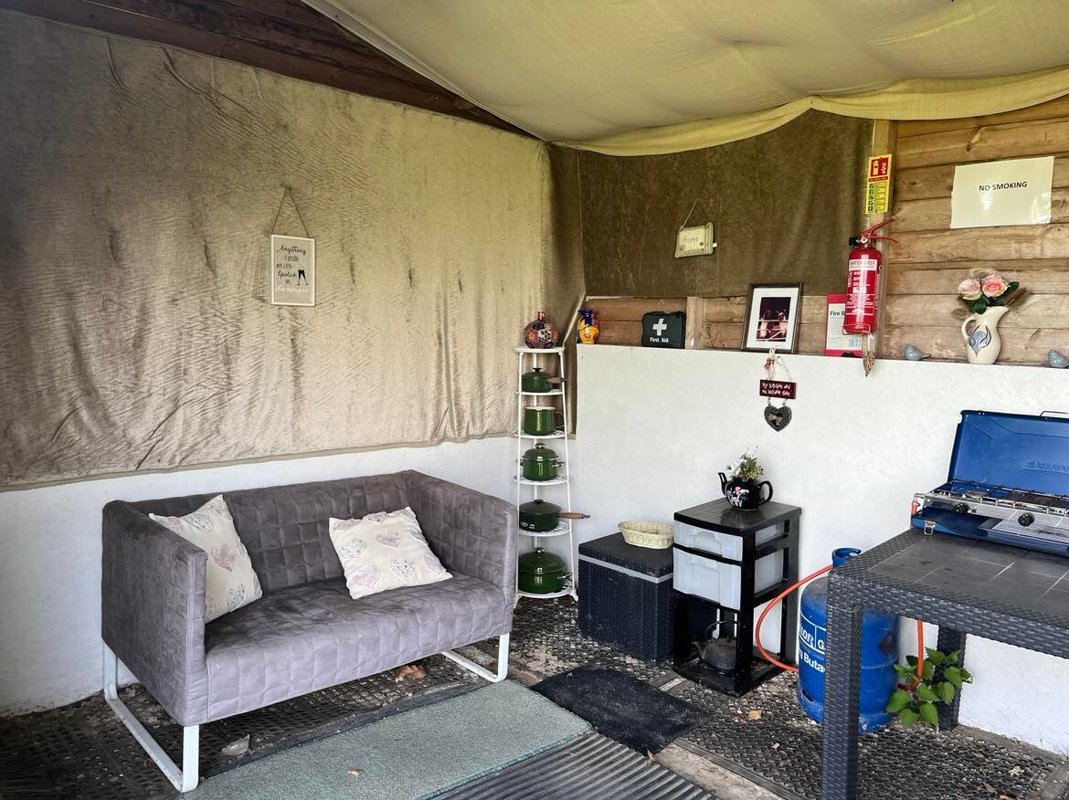 Shepherds hut (DY) Bluecaps Farm, Cousley Wood