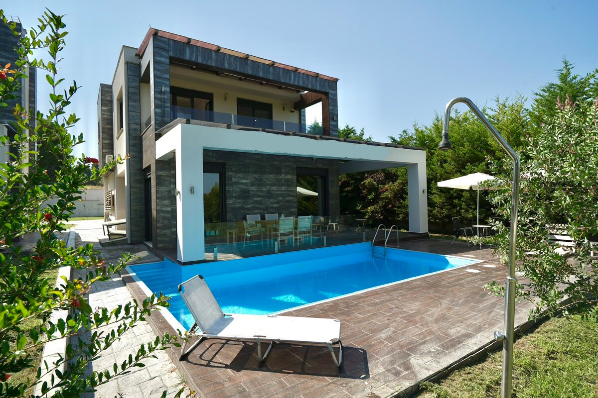 Foxen Exclusive Pool Villa, Sani