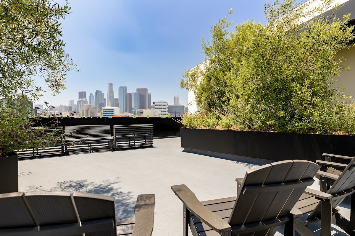 Artsy Home in Lil Tokyo W/ Skyline View of DTLA