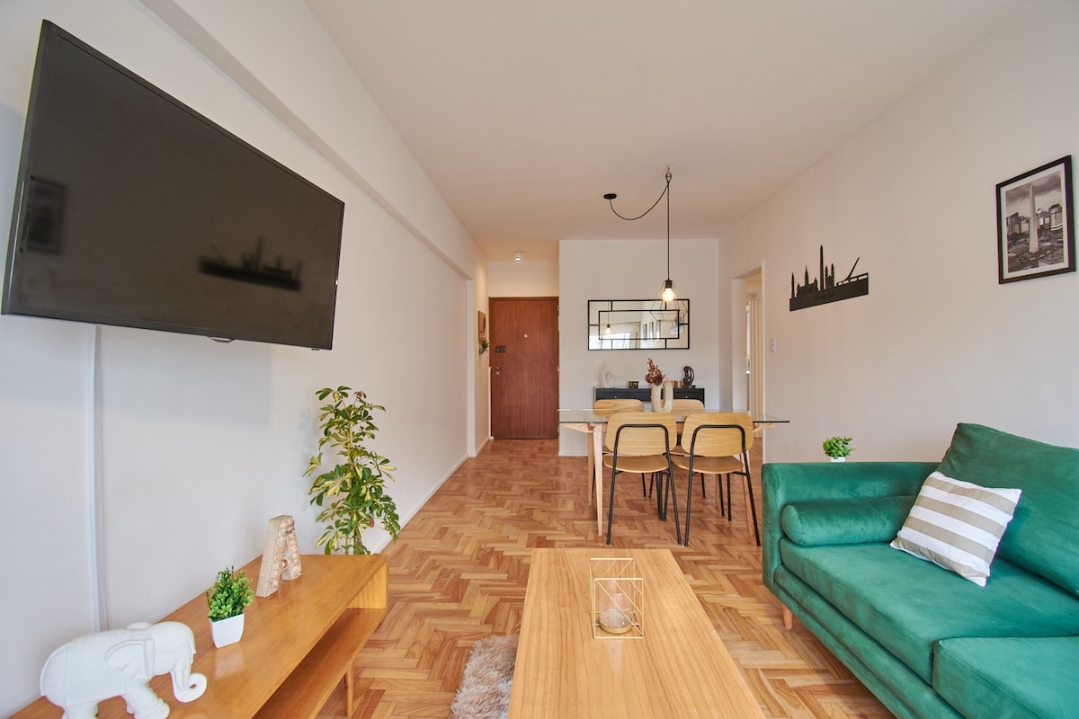 Sunny 3BR apartment in the heart of Recoleta