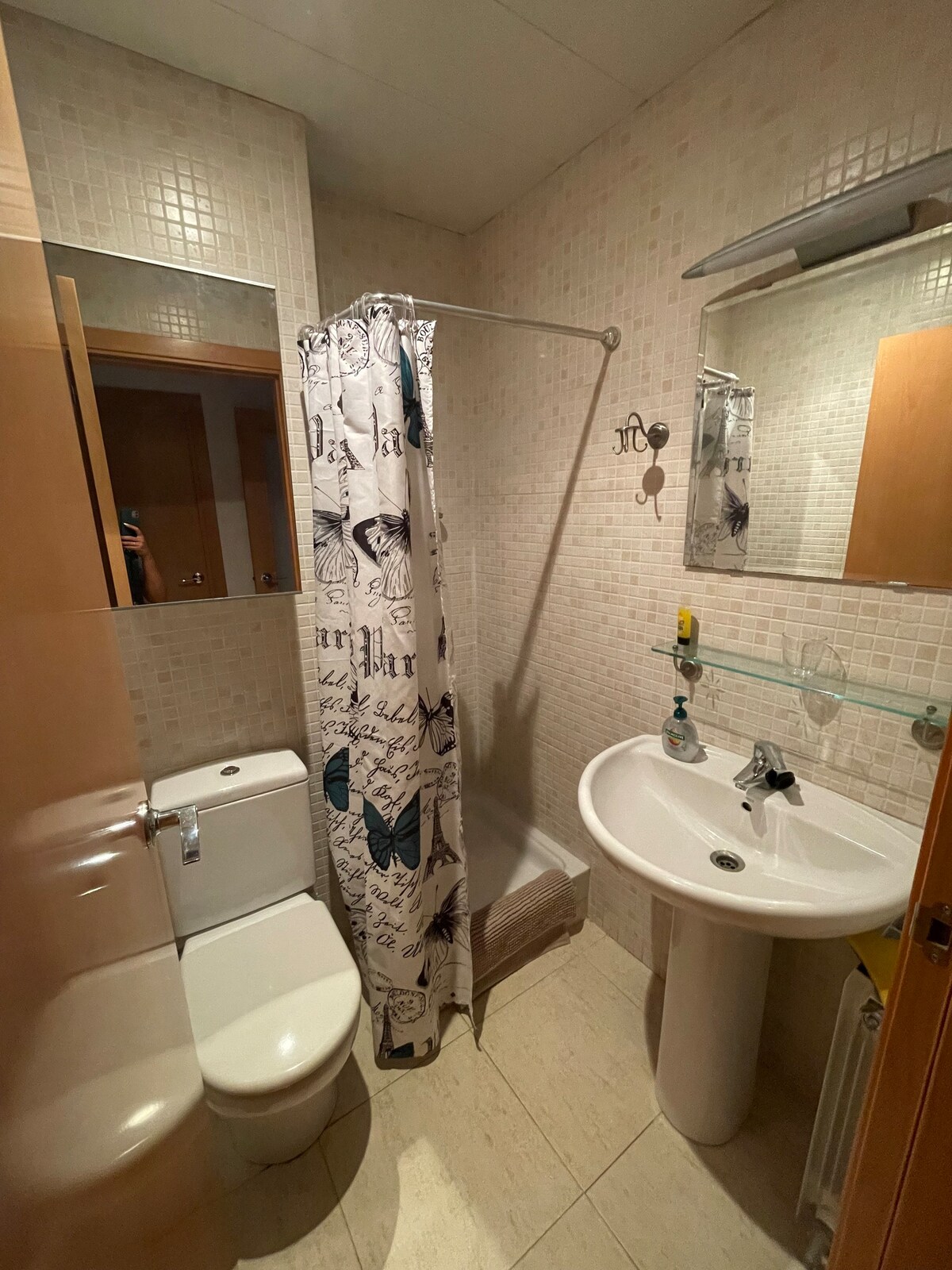 Cozy room + private bathroom near Sants Station