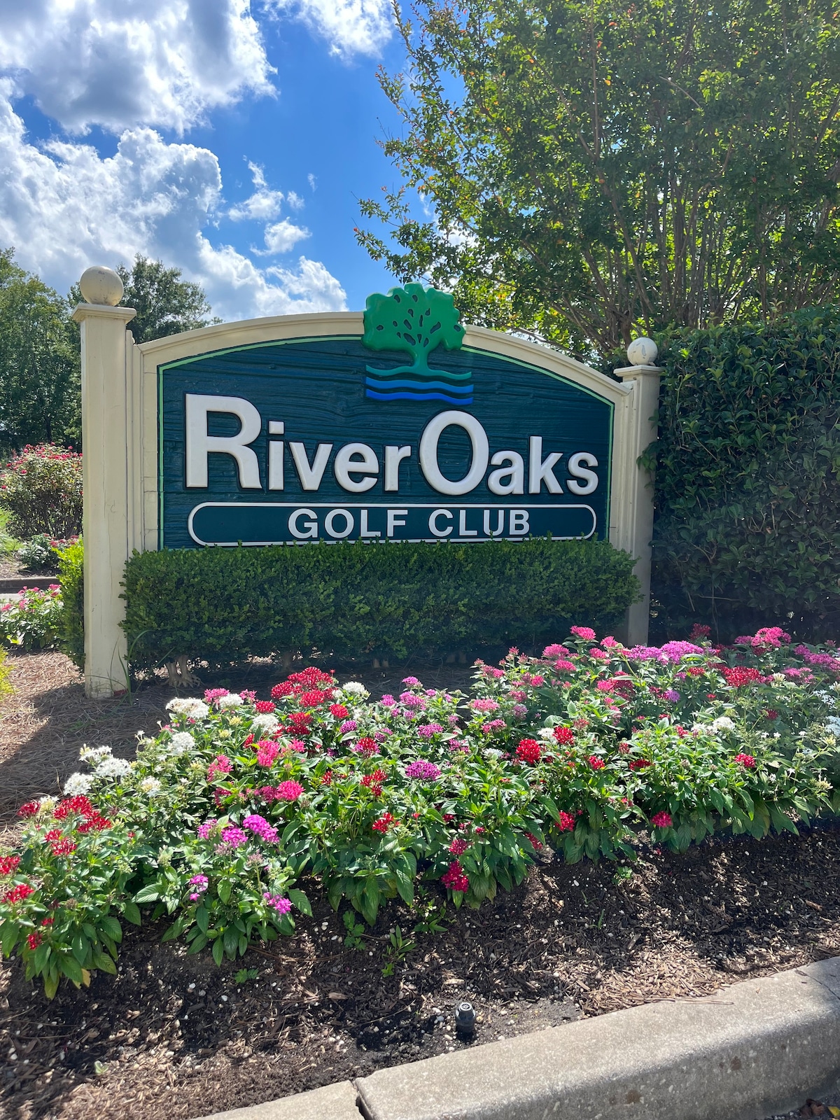 River Oaks Beach & Golf Getaway