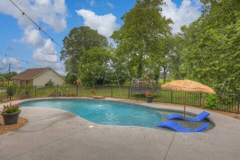 5Bd/3.5Bth, and Loft, Wonderful outdoor Pool Oasis