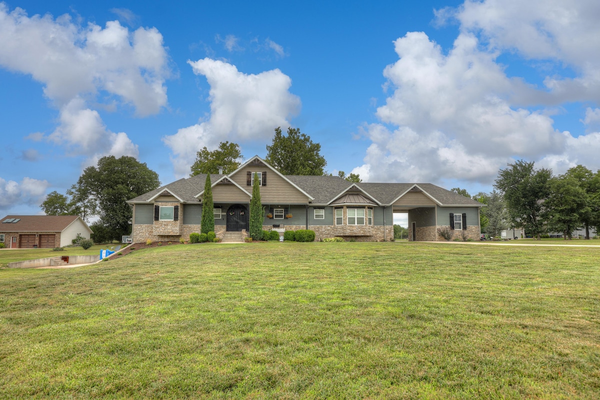 5Bd/3.5Bth, and Loft, Wonderful outdoor Pool Oasis