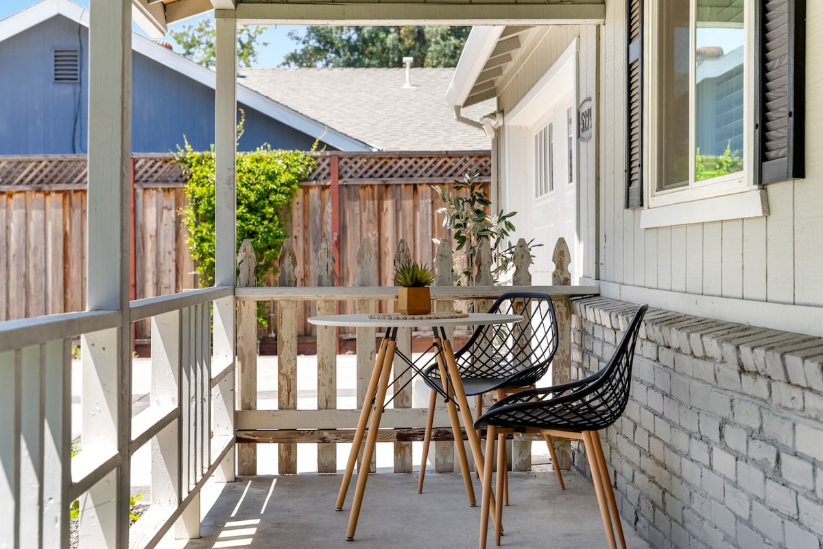 Charming 2-bedroom cottage in the heart of Loomis