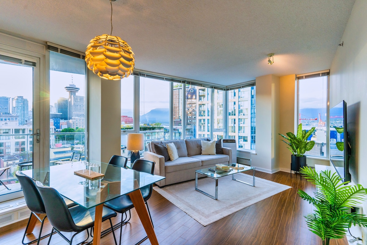 Modern, Comfortable, & Central Apt in Downtown Van