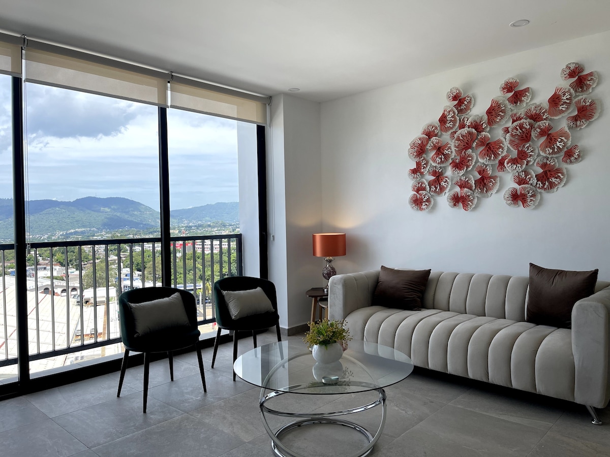Prime location & new apartment in San Salvador
