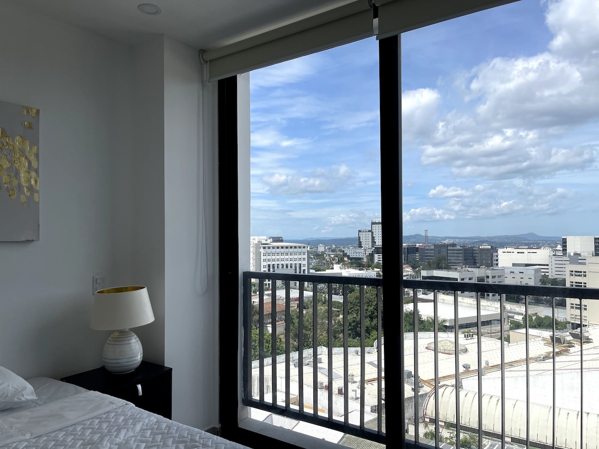 Prime location & new apartment in San Salvador