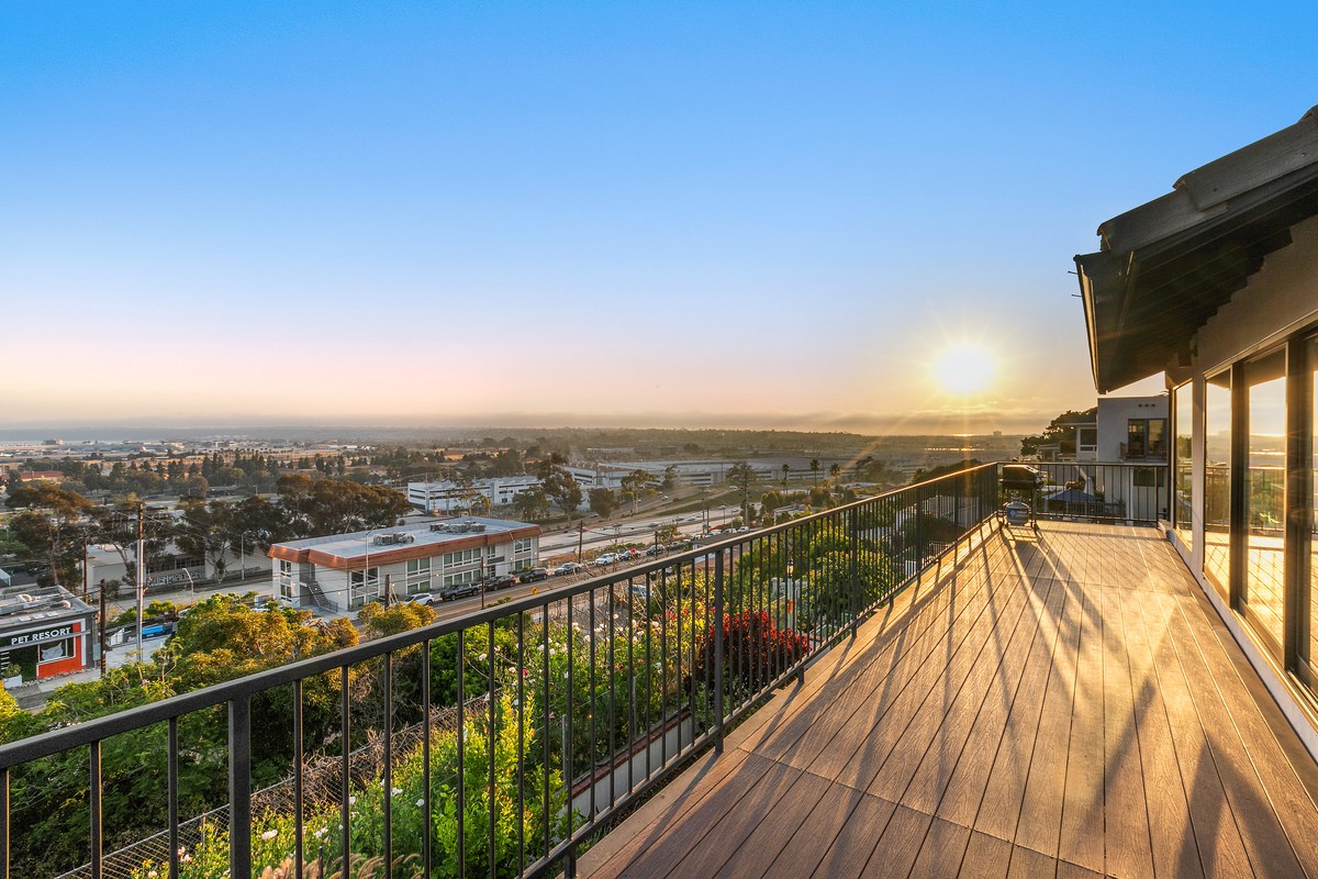 Heated Pool|Jacuzzi|King Bed|City Views|Chic Decor