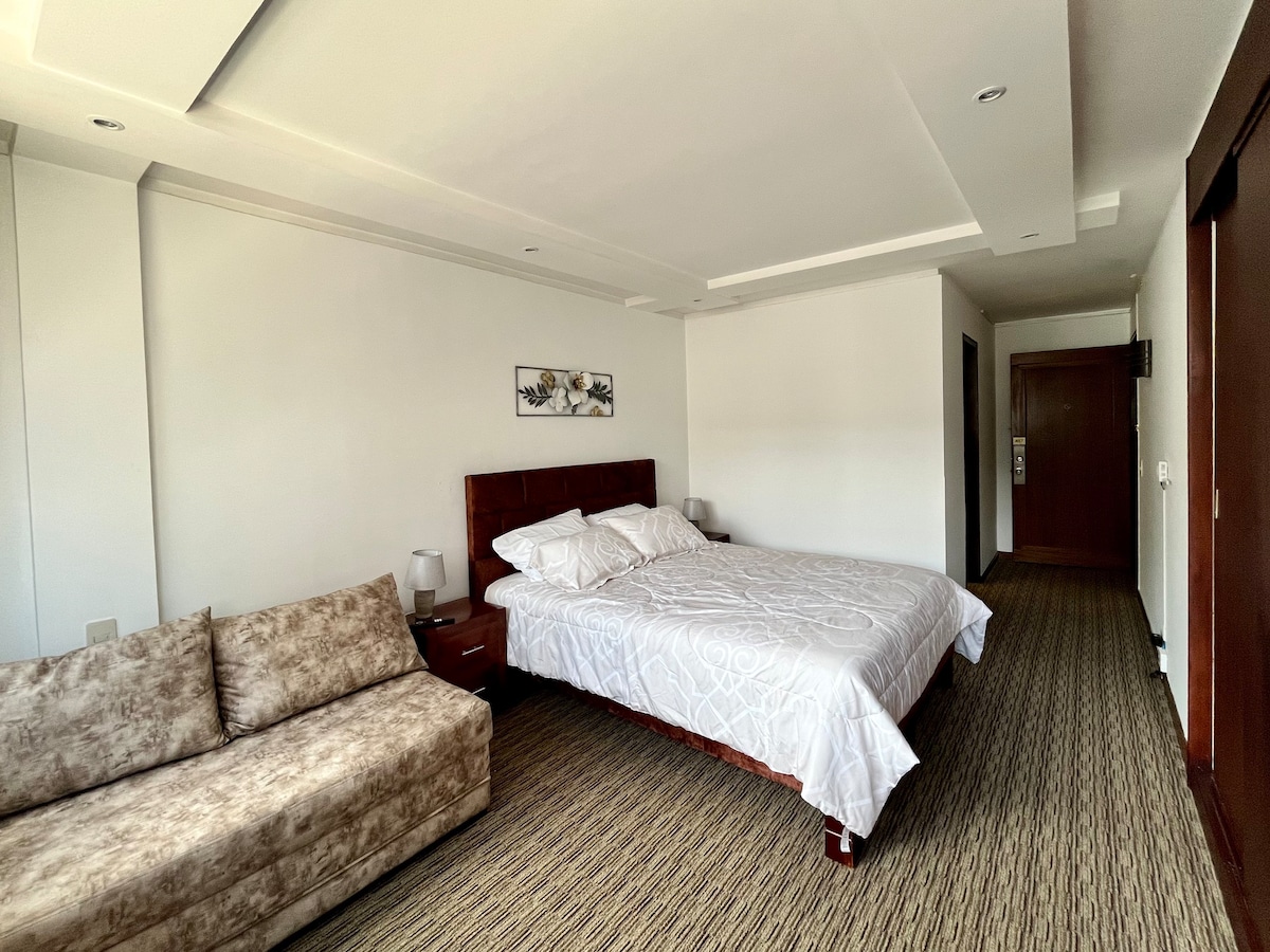 Best location in Quito. Cozy hotel room Akros 407