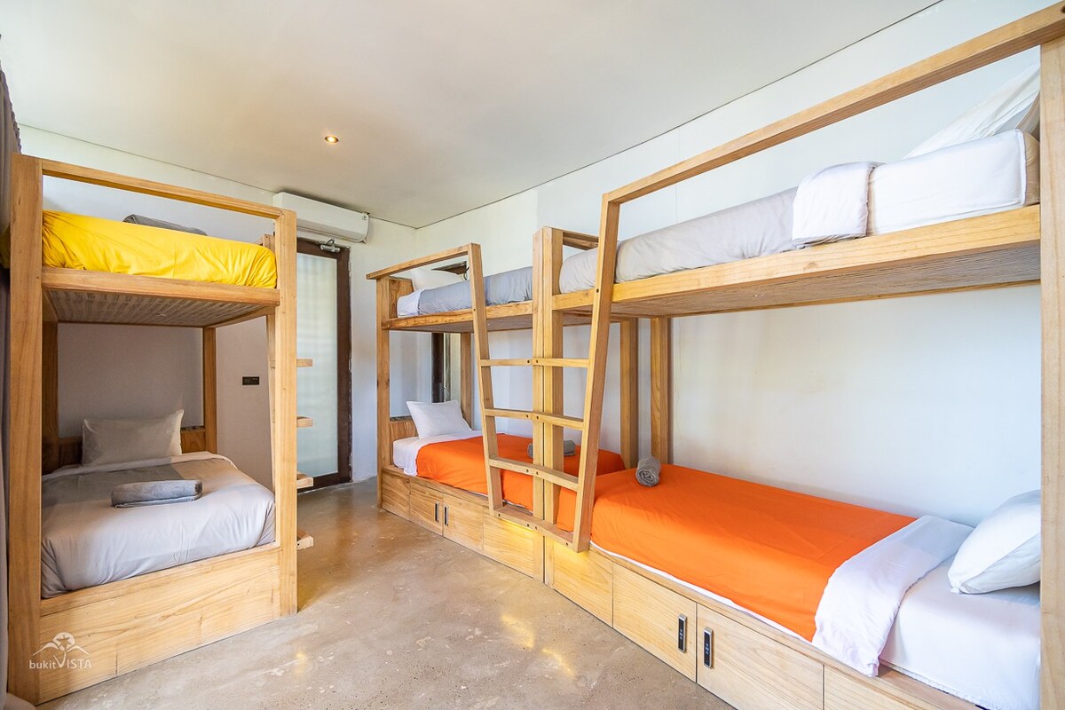 Backpacker's Paradise: Dorm Room in Nusa Lembongan