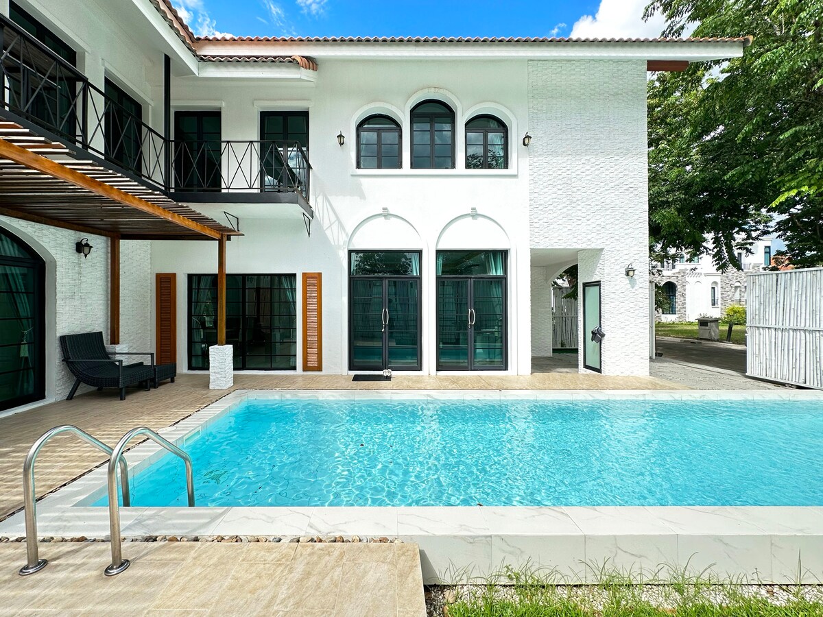 Pool villa near ChiangMai Airport 4 Bedrooms