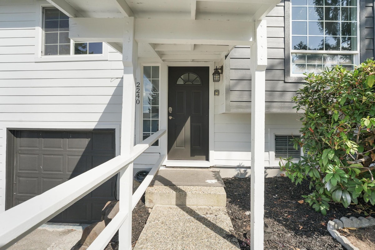 Renovated Large Home w/Big Yard on Private Street