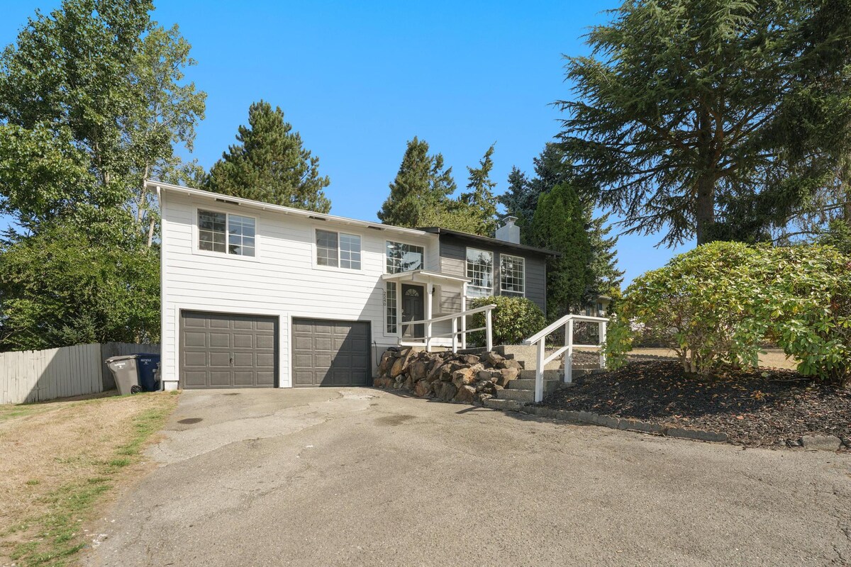 Renovated Large Home w/Big Yard on Private Street