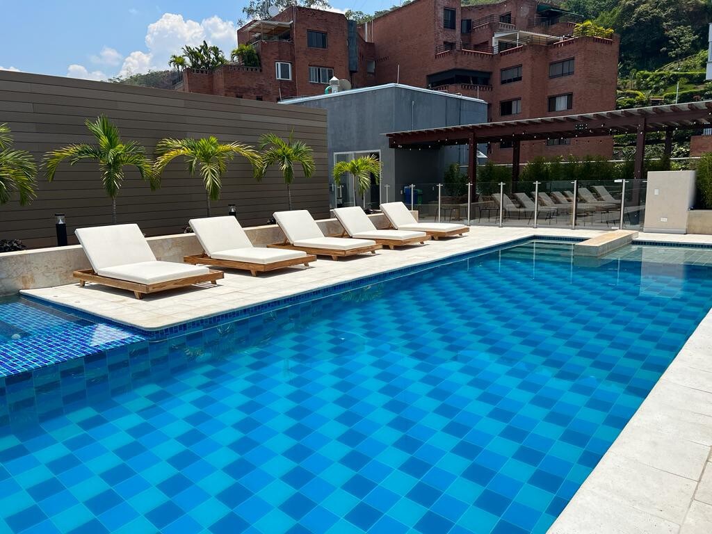 H107 - Perfect Holiday Pad | Pool | Parking | WiFi