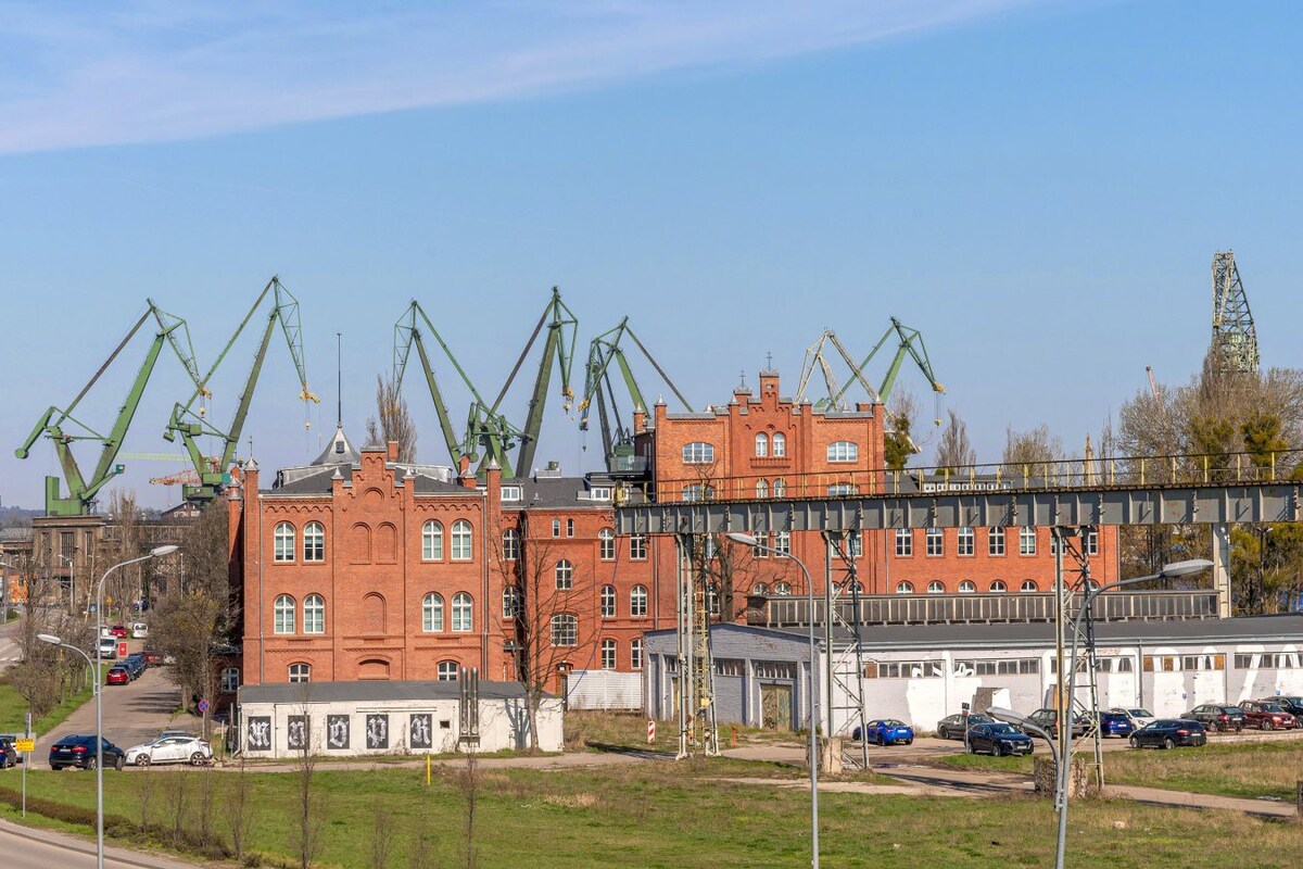 Gdańsk Shipyard & Foodhall | Parking | Doki B56