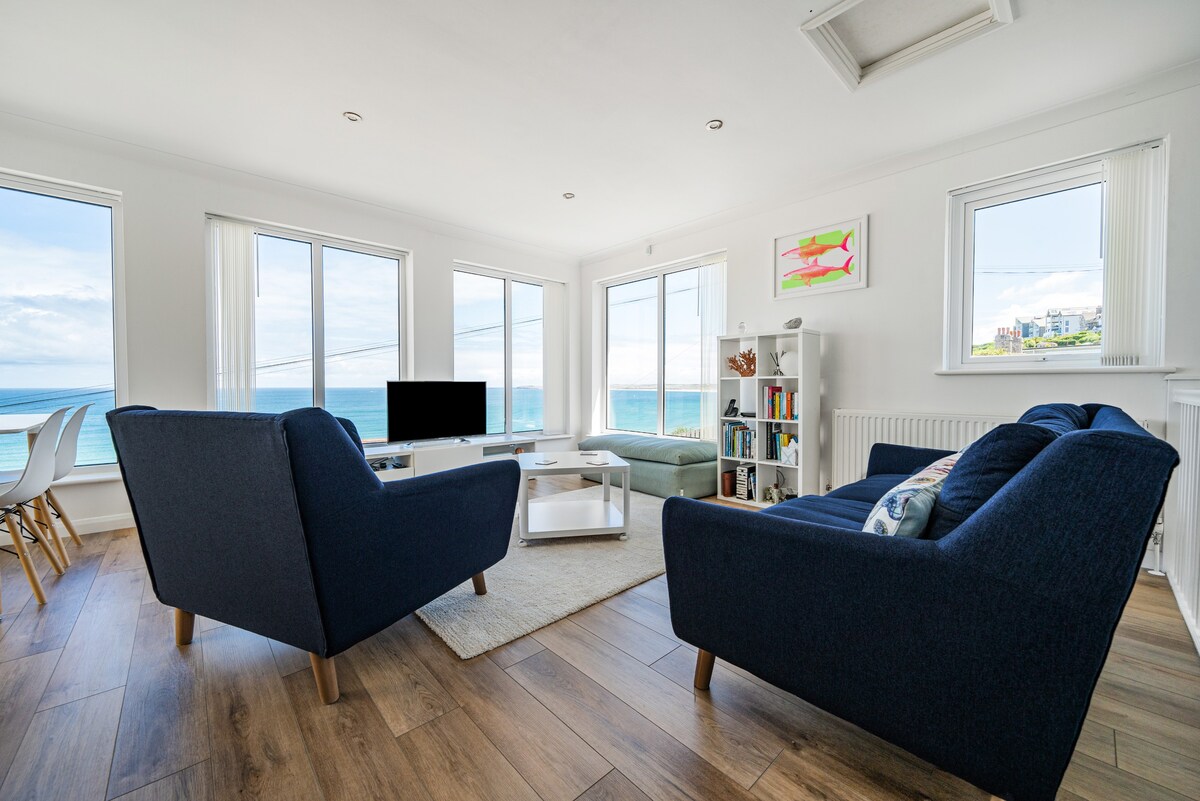 Fabulous sea-view apartment moments from beach