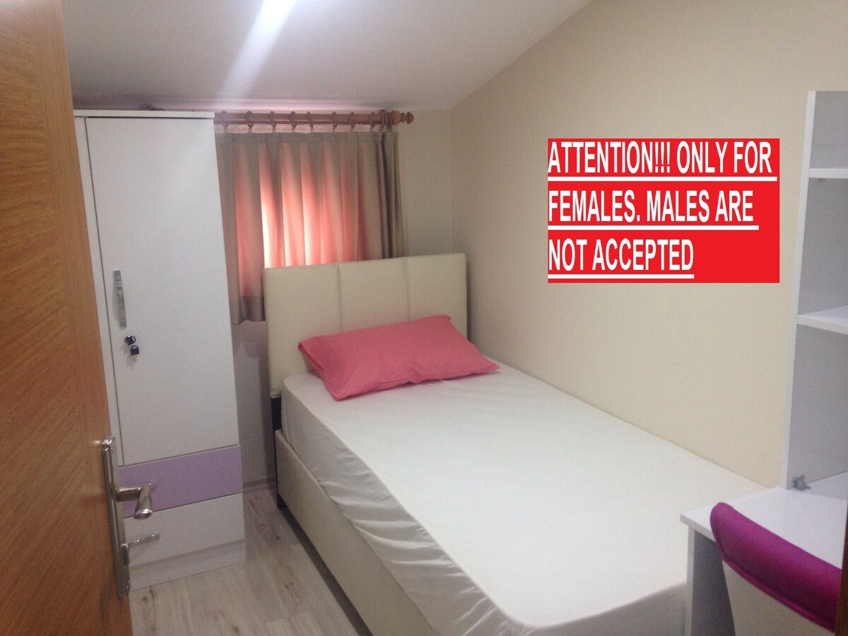 Only WOMEN. Single Room. Central Loc. 24H Security