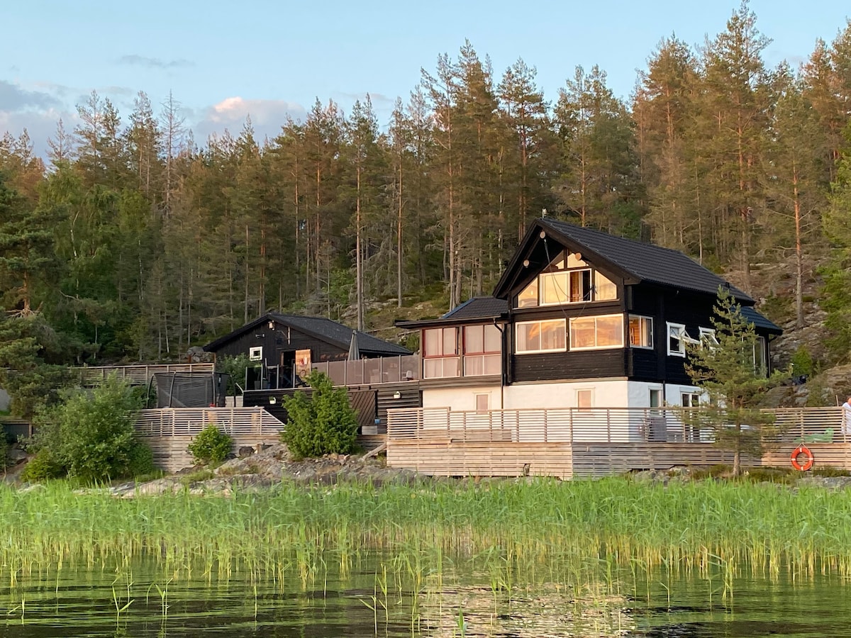 韦内尔湖（ Lake Vänern ）独一无二的小木屋