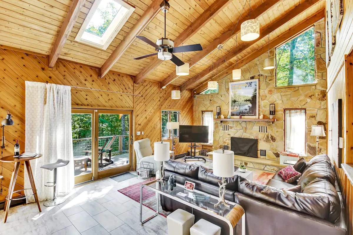 Spacious"Design Lodge" In Woods - Bushkill-Poconos