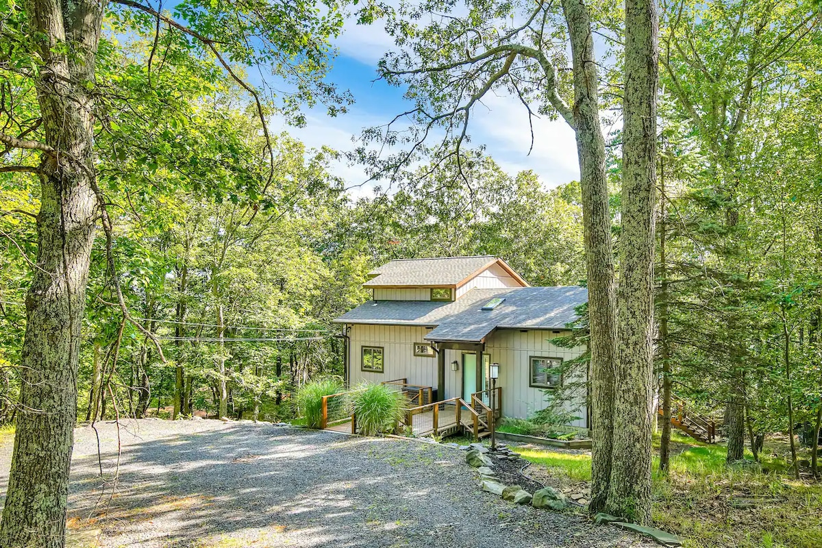 Spacious"Design Lodge" In Woods - Bushkill-Poconos