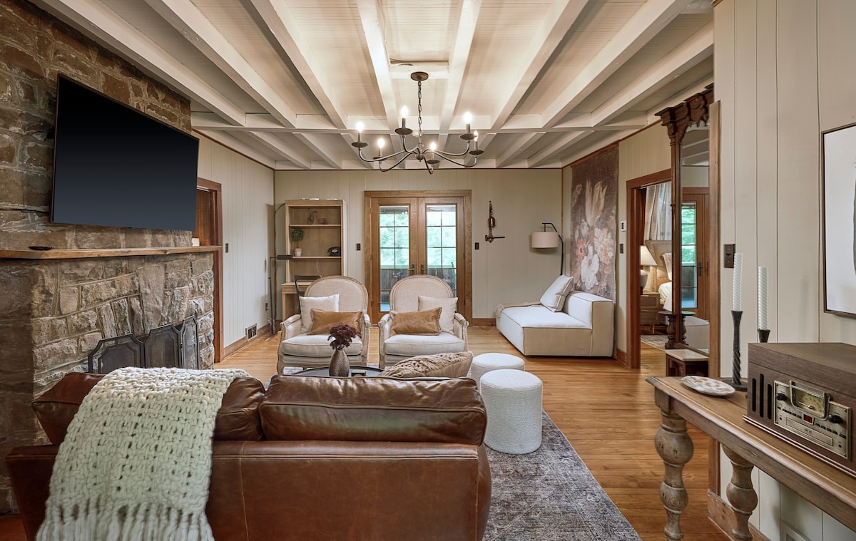 Luxuriously Restored Farm Cabin