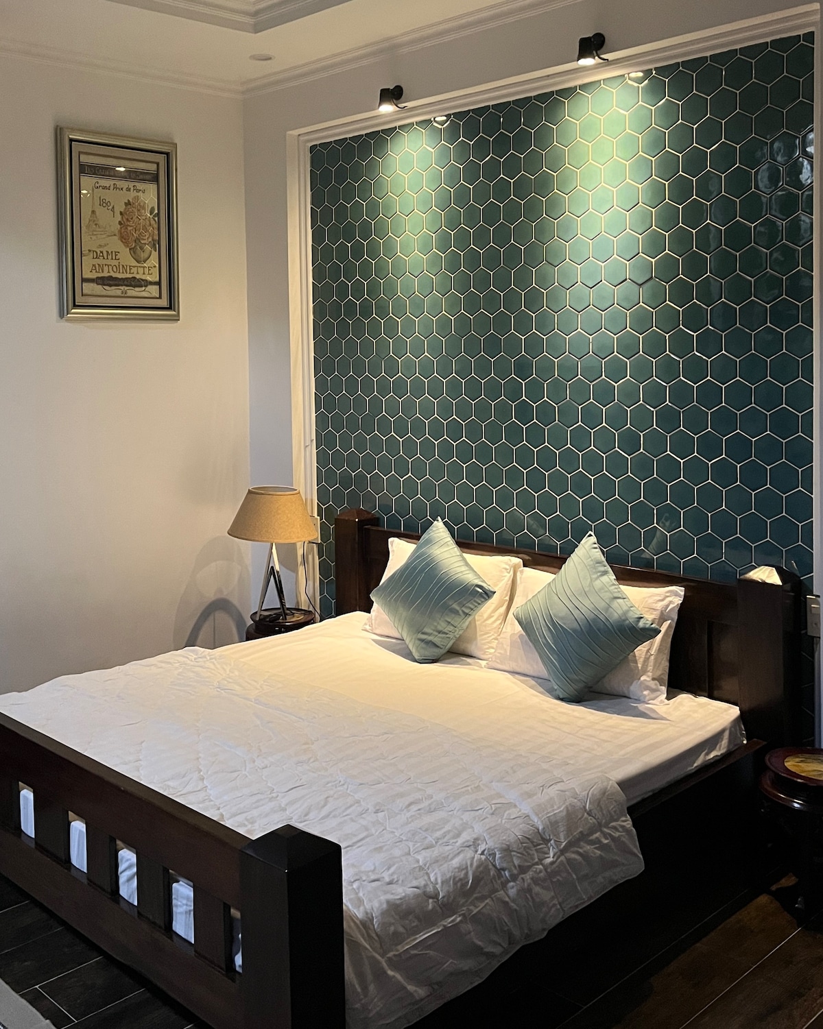 Lyna homestay trung tâm đảo, view đồi, free xe máy