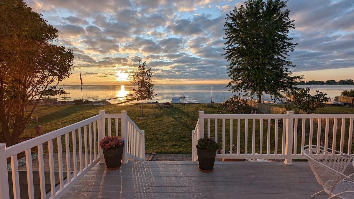 Lakeside Bliss at Robin’s Nest!