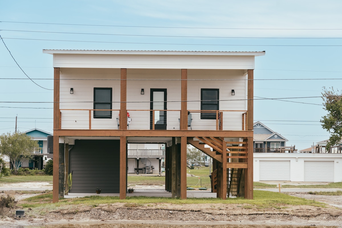Modern Coastal Breeze - Home in Rockport, TX