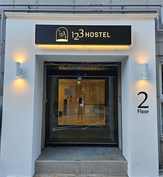 [新开放]地理位置优越123 Hostel/豪华双床房（ 3人房）
