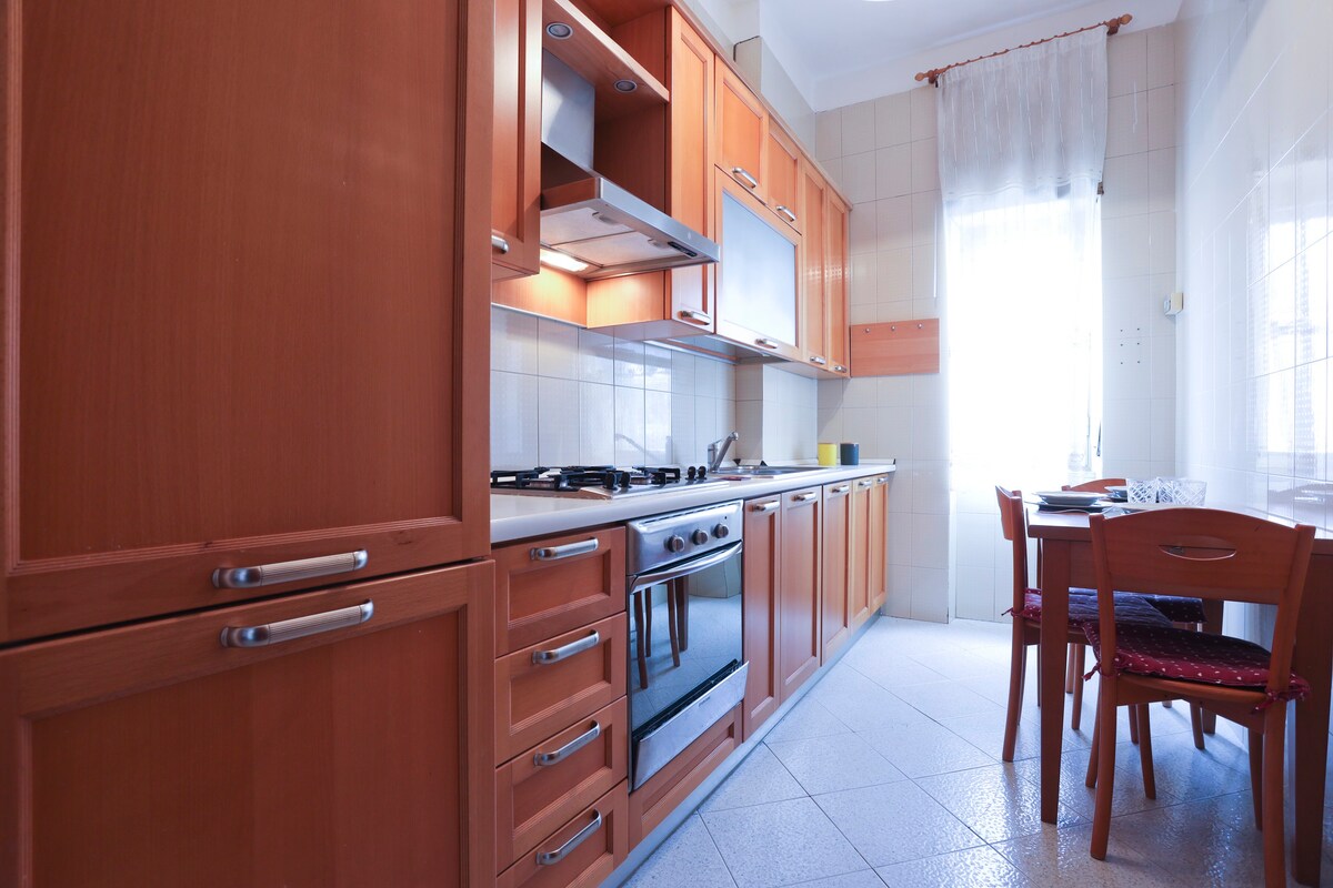 Apartment 100 meters from the sea with parking!