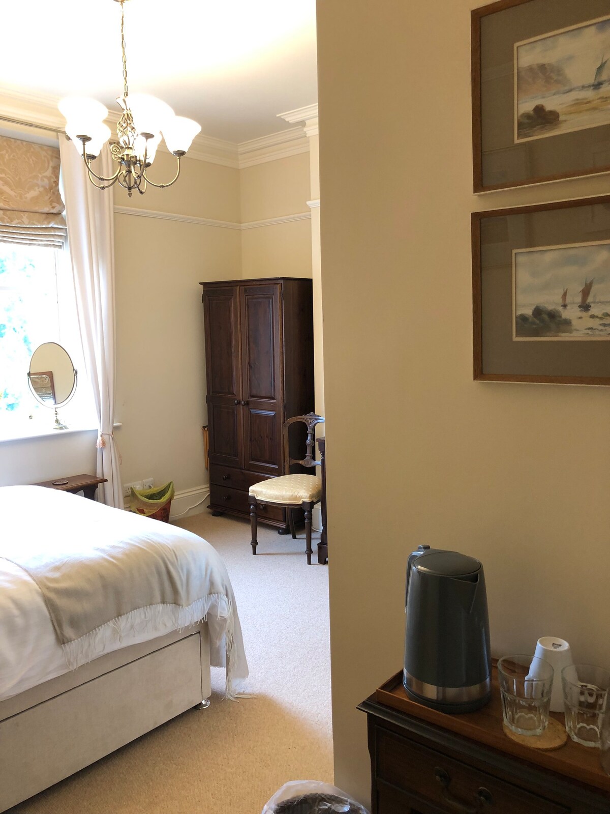 Solomons Temple, double room with en-suite shower