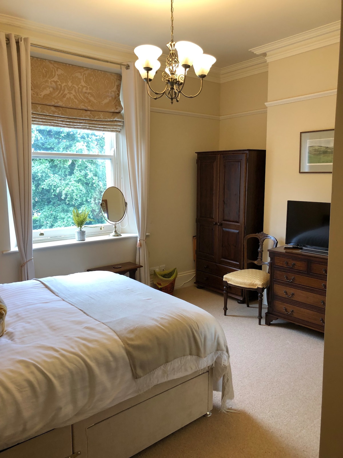 Solomons Temple, double room with en-suite shower