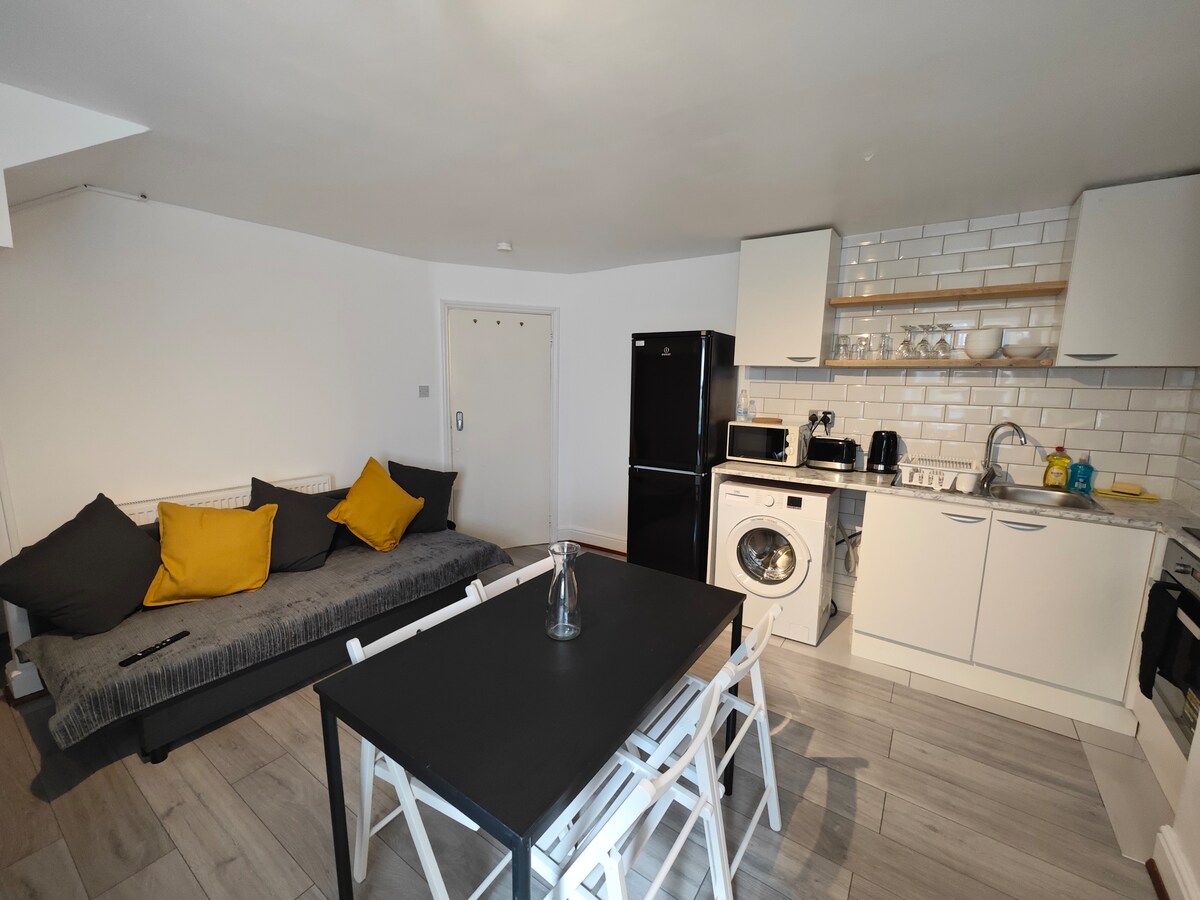 2 Ensuite Flat in Old St-Zone 1